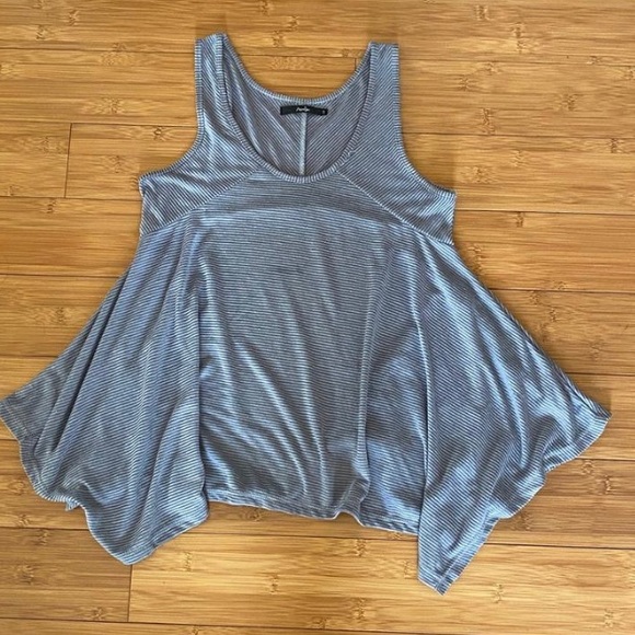 Sleeveless gray top - Picture 4 of 5